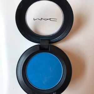MAC Eyeshadow in electric eel